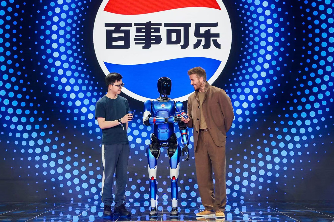 bb贝博艾弗森机器人携手百事中国共创“百事蓝宝” 共燃渴望新章